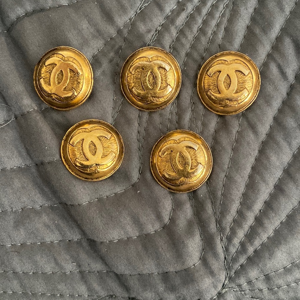 5x Authentic Vintage Chanel Gold Buttons